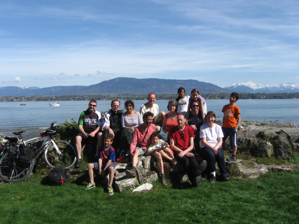 Le groupe au bord du lac.