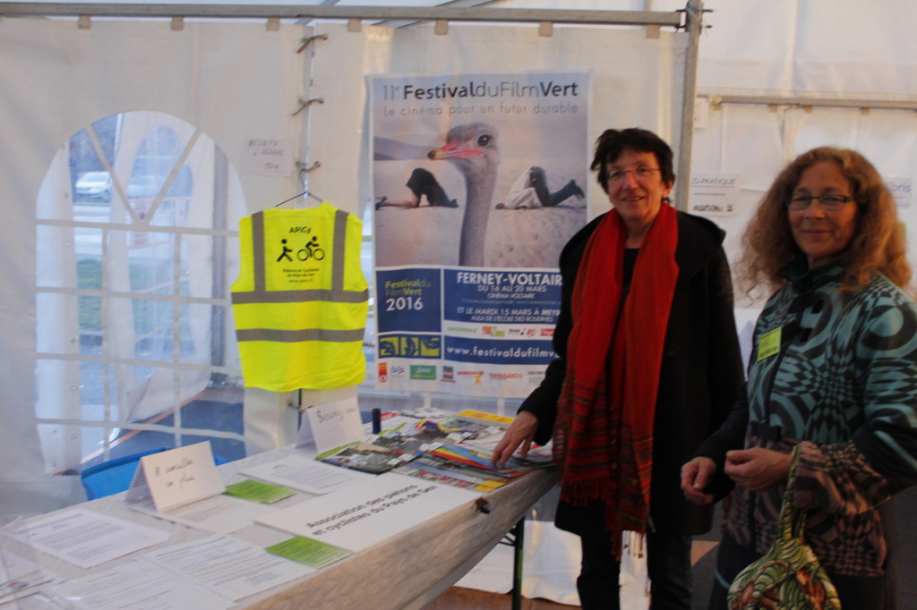 Le stand dans la tente du festival