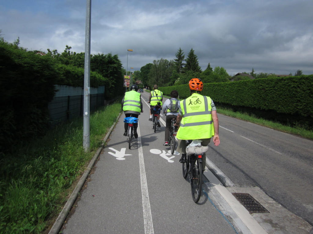 Entre Ferney et Prévessin, sur la piste cyclable.