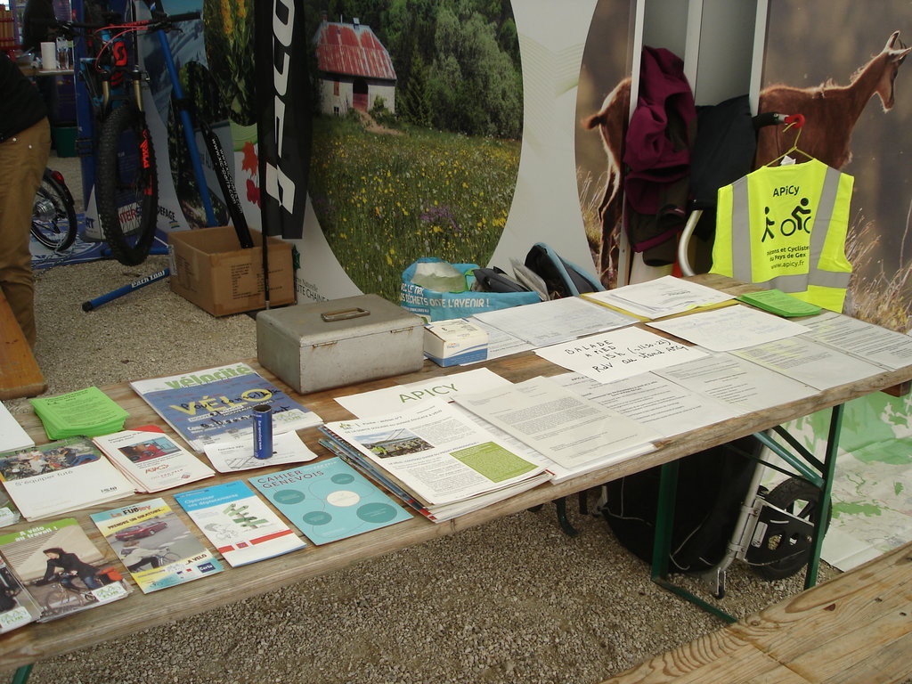 Un stand bien fourni en documentation