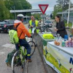 Distribution de croissants et café offerts par Prévessin à la douane de Meyrin