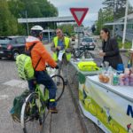 Distribution de croissants et café offerts par Prévessin à la douane de Meyrin