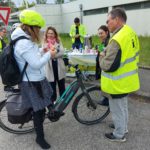 Distribution de croissants et café offerts par Prévessin à la douane de Meyrin